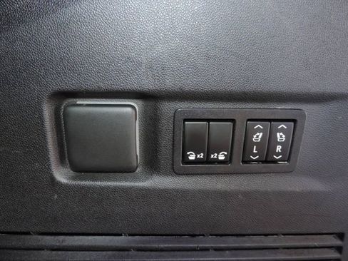 Certified 2022 Chevrolet Suburban RST w/ Luxury Package image 17