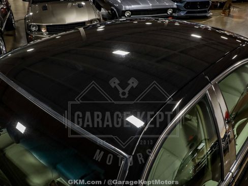 Used 2010 Lincoln Town Car Signature Limited image 25