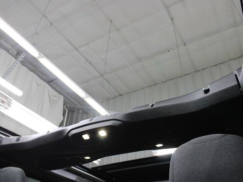 Used 2024 Jeep Wrangler Unlimited Sahara w/ Technology Group AWD/4WD image 29
