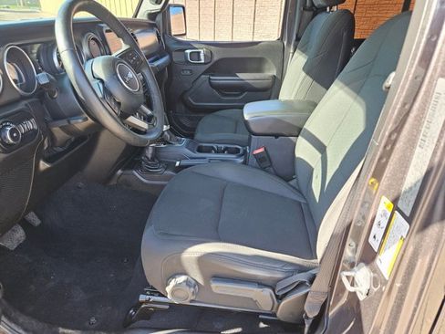 Used 2018 Jeep Wrangler Unlimited Sport S image 13