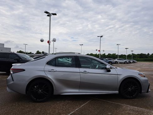 Used 2024 Toyota Camry XSE FWD image 4