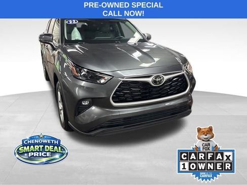 Used 2022 Toyota Highlander LE AWD/4WD image 2
