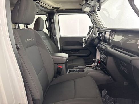 Used 2023 Jeep Wrangler Sahara image 25