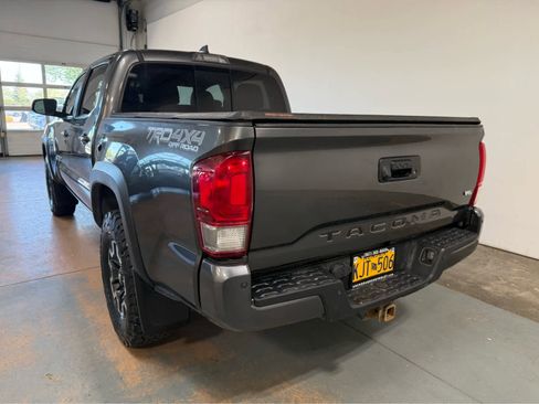 Used 2017 Toyota Tacoma TRD Off-Road AWD/4WD image 3