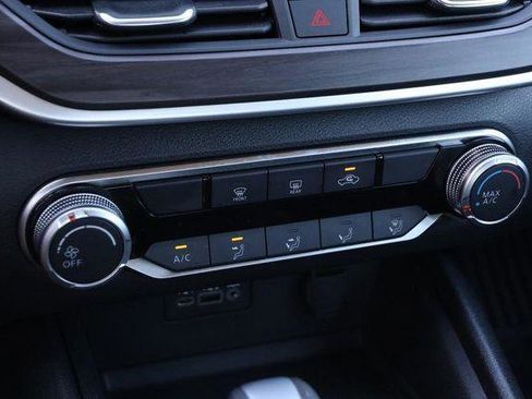 Used 2025 Nissan Altima 2.5 SV image 18