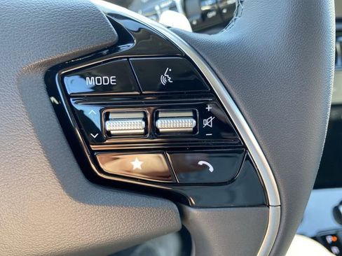 New 2026 Kia Niro EX FWD image 17