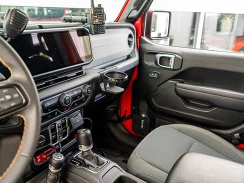 Used 2024 Jeep Wrangler Unlimited AWD/4WD image 16