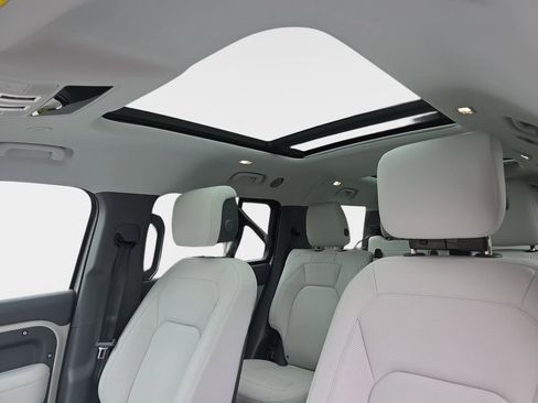 New 2026 Land Rover Defender 130 X-Dynamic SE AWD/4WD image 31