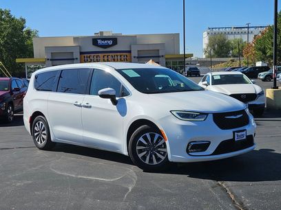 Used 2023 Chrysler Pacifica Touring-L