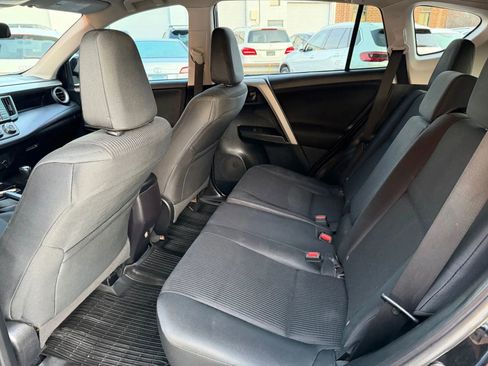Used 2018 Toyota RAV4 LE image 15