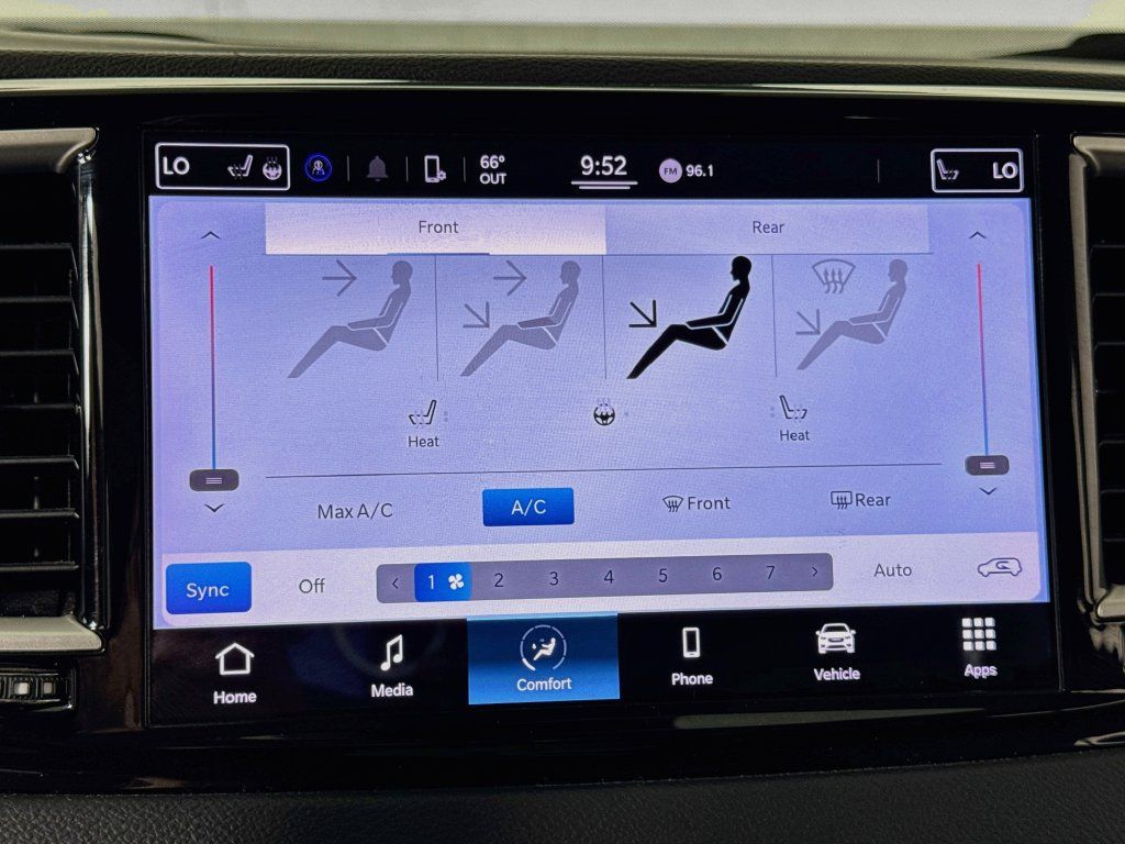 Used 2022 Chrysler Pacifica Touring-L FWD image 33