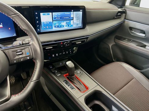 Used 2025 Nissan Kicks SR image 25