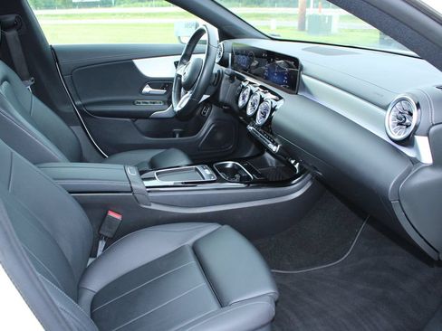 Used 2025 Mercedes-Benz CLA 250 image 24