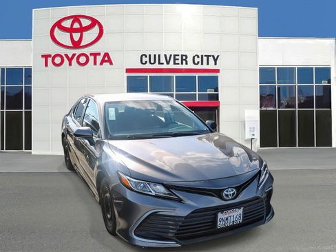 Used 2021 Toyota Camry LE image 1