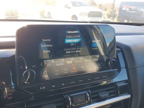 Used 2022 Nissan Pathfinder SL image 18