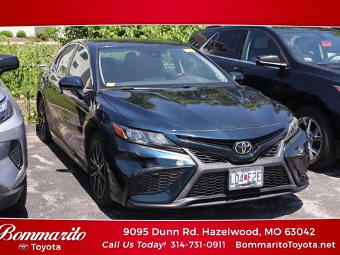 Used 2021 Toyota Camry SE FWD image 1