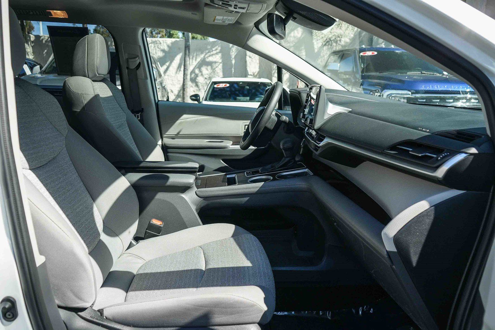Used 2023 Toyota Sienna LE w/ LE Plus Package FWD image 16