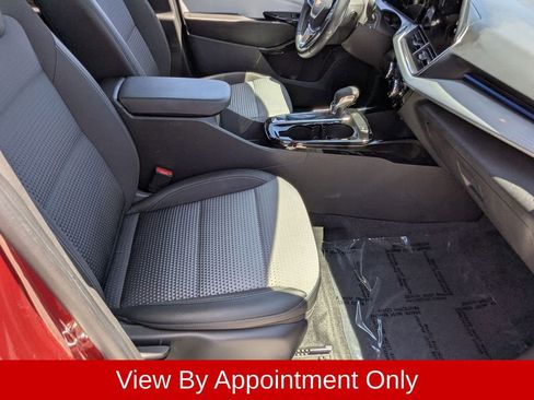 Used 2025 Chevrolet Trax LT w/ LT Convenience Package FWD image 30