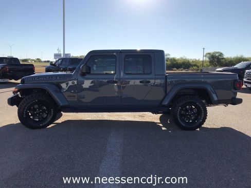 New 2025 Jeep Gladiator Sport image 31