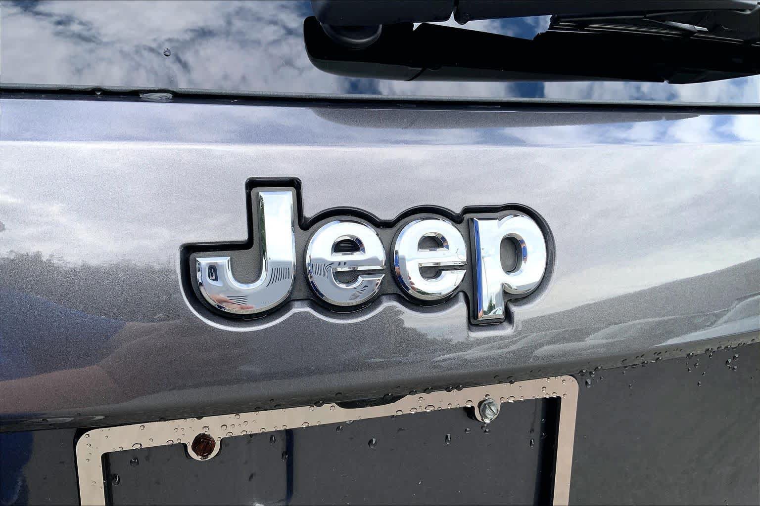 Used 2021 Jeep Grand Cherokee Limited w/ Premium Lighting Group AWD/4WD image 33
