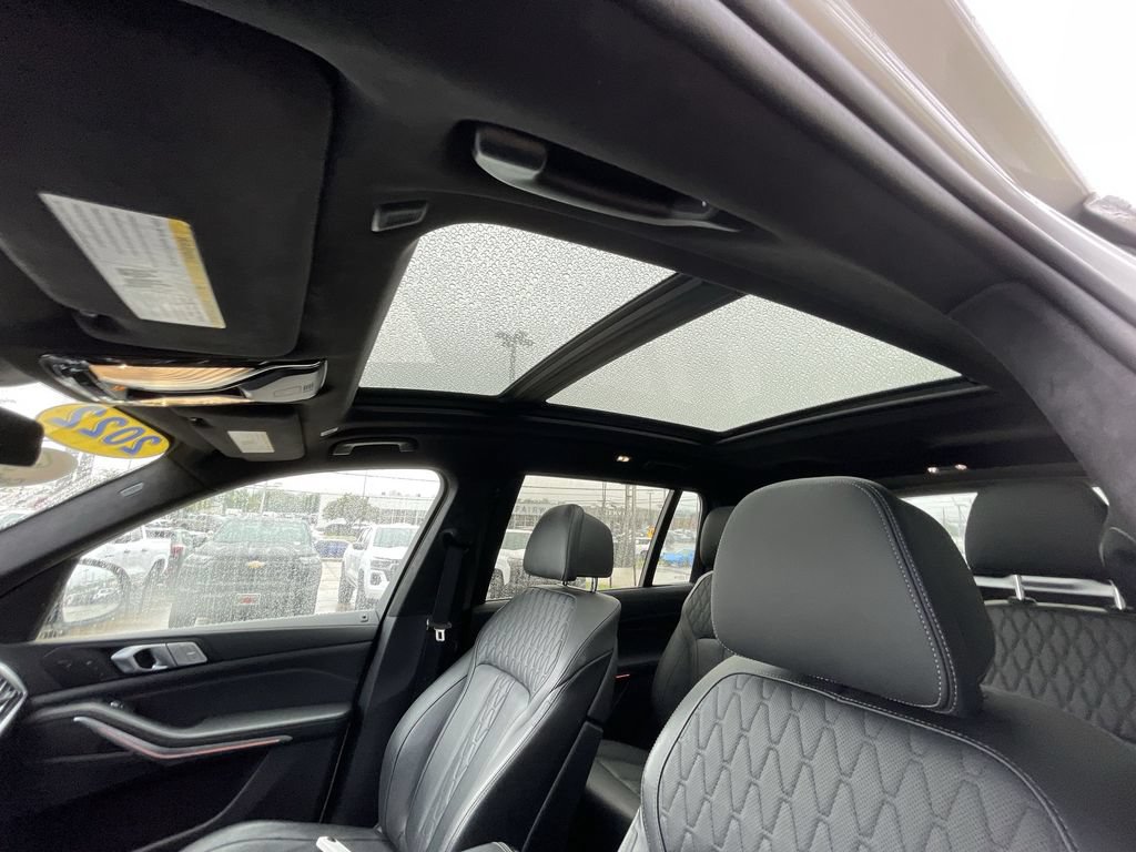 Used 2022 BMW X7 xDrive40i w/ M Sport Package AWD/4WD image 19
