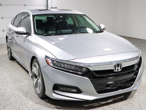 Used 2019 Honda Accord Touring image 5