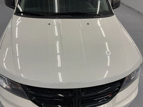 Used 2020 Dodge Journey SE w/ Blacktop Package FWD image 16