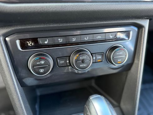 Used 2020 Volkswagen Tiguan SE image 22