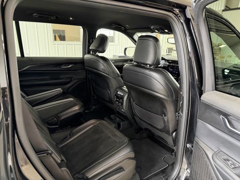 Used 2023 Jeep Grand Cherokee L Laredo image 40