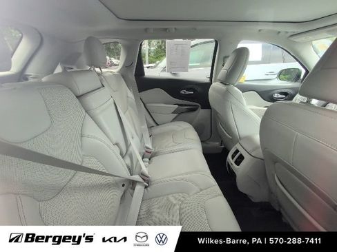 Used 2019 Jeep Cherokee Limited AWD/4WD image 9