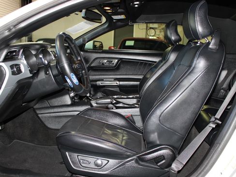 Used 2016 Ford Mustang Premium RWD image 9