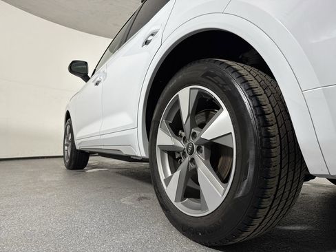 Used 2023 Audi Q5 2.0T Premium Plus w/ Premium Plus Package image 3