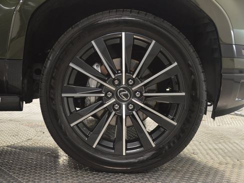 Used 2024 Lexus GX 550 w/ Accessory Package (Z1) image 16