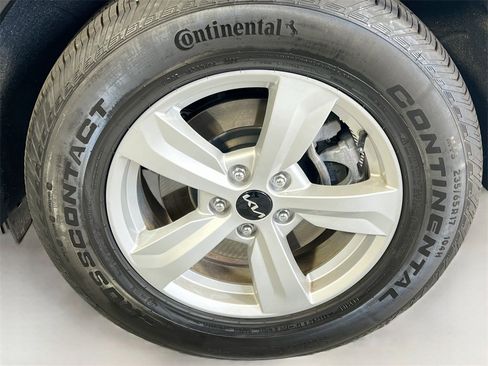 Certified 2024 Kia Sorento LX image 31