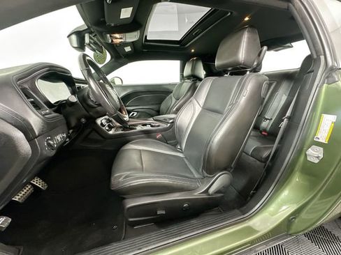 Used 2023 Dodge Challenger SXT w/ Plus Package image 4