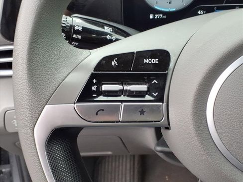 Certified 2024 Hyundai Elantra SEL image 18