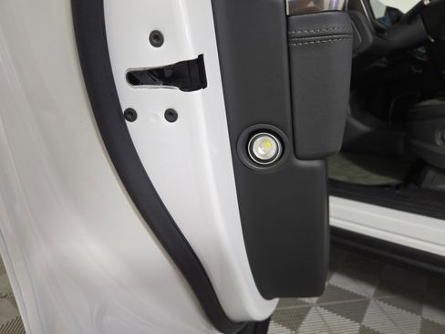 Used 2024 Rivian R1S Adventure AWD/4WD image 32