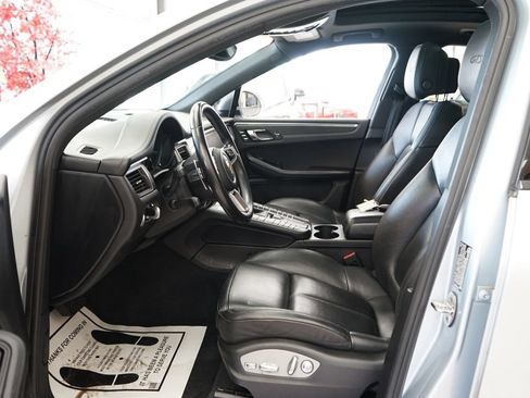 Used 2018 Porsche Macan GTS w/ Premium Package Plus AWD/4WD image 29