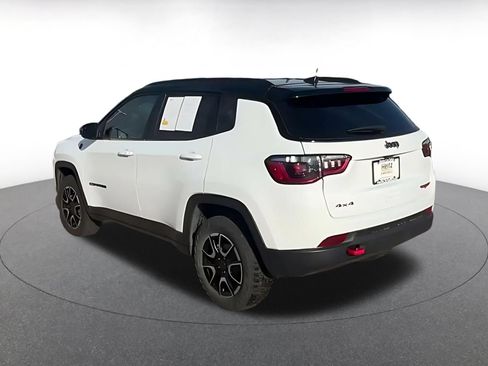Used 2025 Jeep Compass Trailhawk AWD/4WD image 12