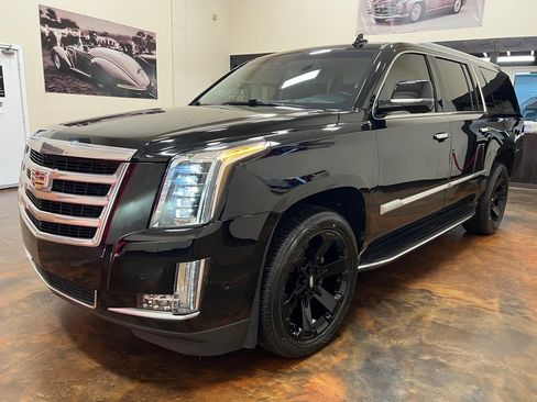 Used 2018 Cadillac Escalade ESV Luxury image 5