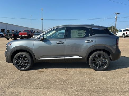 New 2025 Nissan Kicks SR image 5