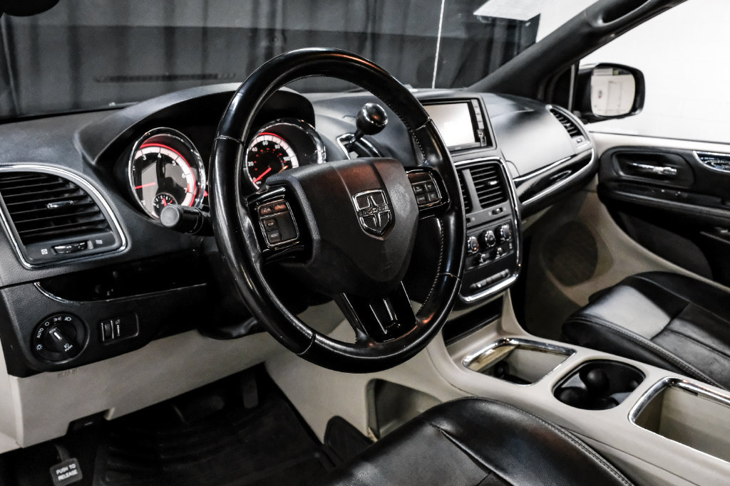 Used 2019 Dodge Grand Caravan SXT FWD image 3