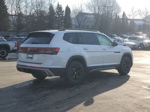 New 2026 Volkswagen Atlas Peak Edition image 4