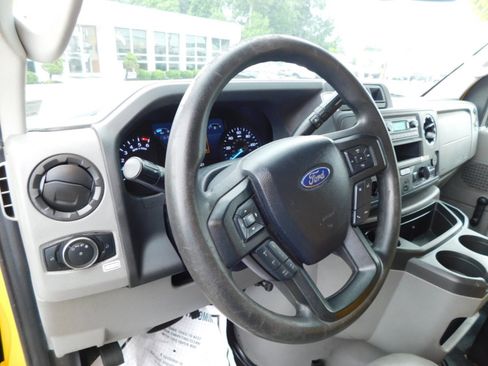 Used 2021 Ford E-350 and Econoline 350 Super Duty image 8