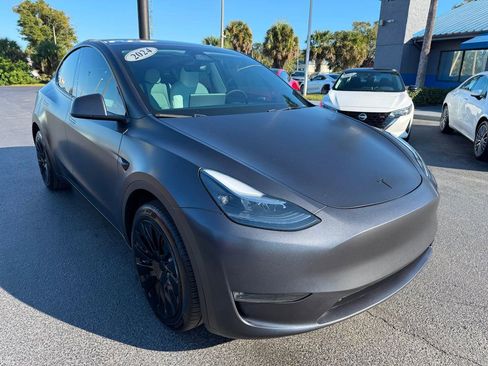 Used 2024 Tesla Model Y Long Range image 3