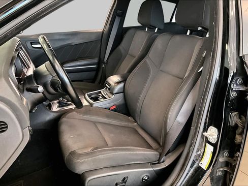 Used 2019 Dodge Charger SXT RWD image 7
