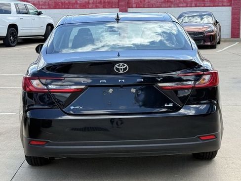 Used 2025 Toyota Camry LE FWD image 5