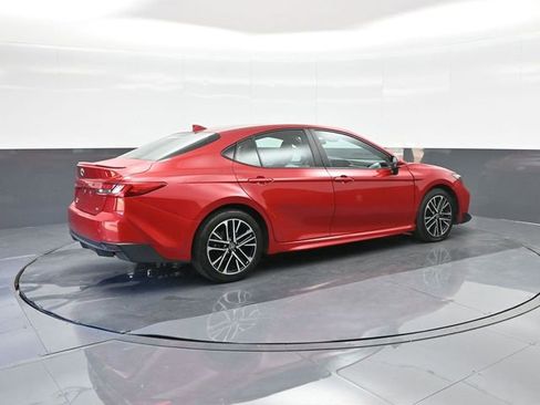 Used 2025 Toyota Camry SE image 15