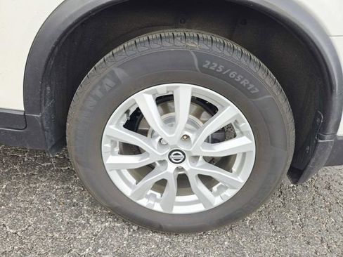 Used 2017 Nissan Rogue SV image 13