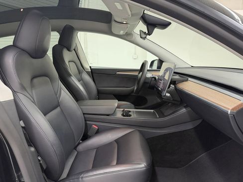 Used 2025 Tesla Model Y Long Range RWD image 11